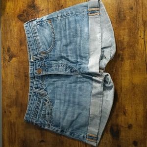 Light wash denim shorts / jorts